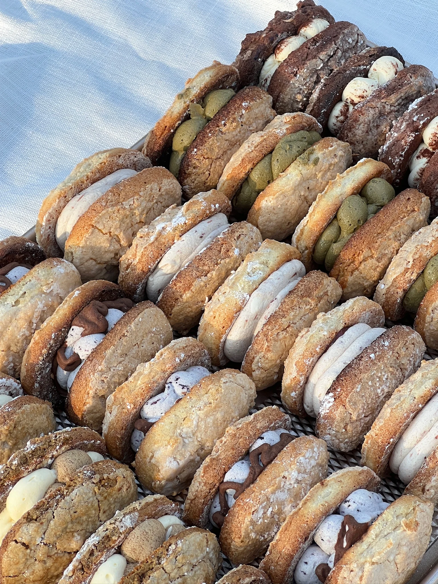 Rows of cream-filled cookies